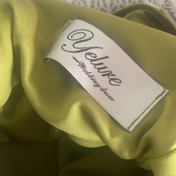 Yelure olive green velvet gown - Picture 5 of 7
